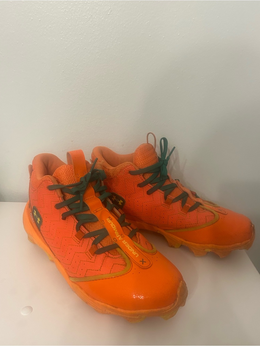 Under Armour Harper basebalCleats bright orange and Dark Green Laces